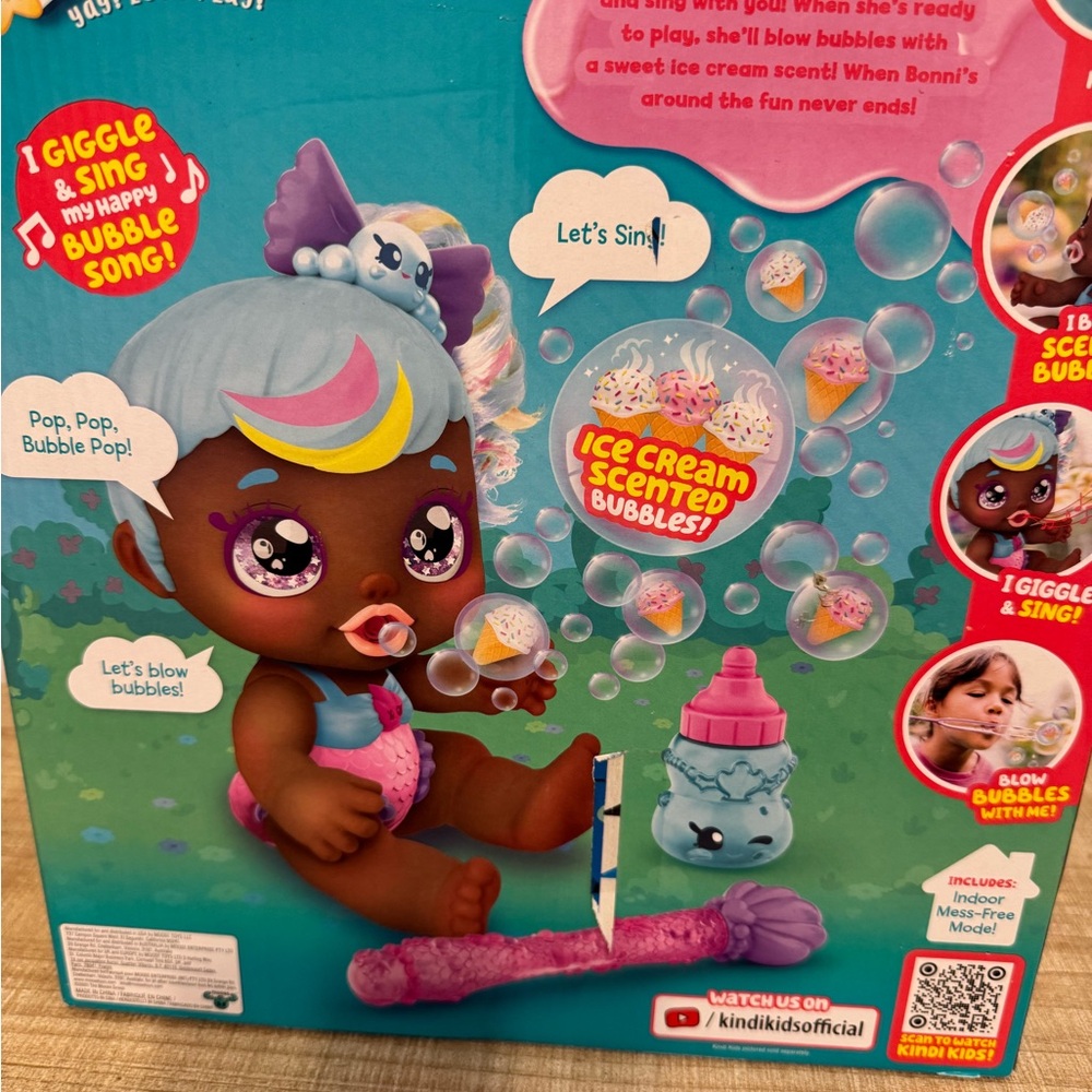 Ice Cream Scented Bubbles Doll - Blue and Pink - Picture 3 of 3